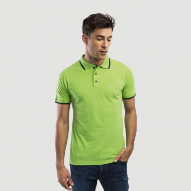 Premium polo shirt "slim fit" with contrasting collar.